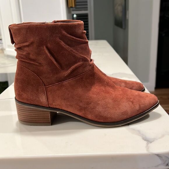 Cole Haan Women’s Maple Water Resistant  Suede Boot size 8 worn one time! - Picture 8 of 15